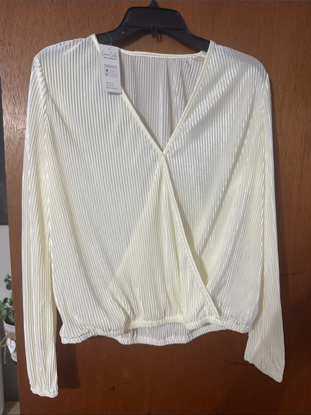 Cupshe Cream Pleated Surplice Long-Sleeve Top